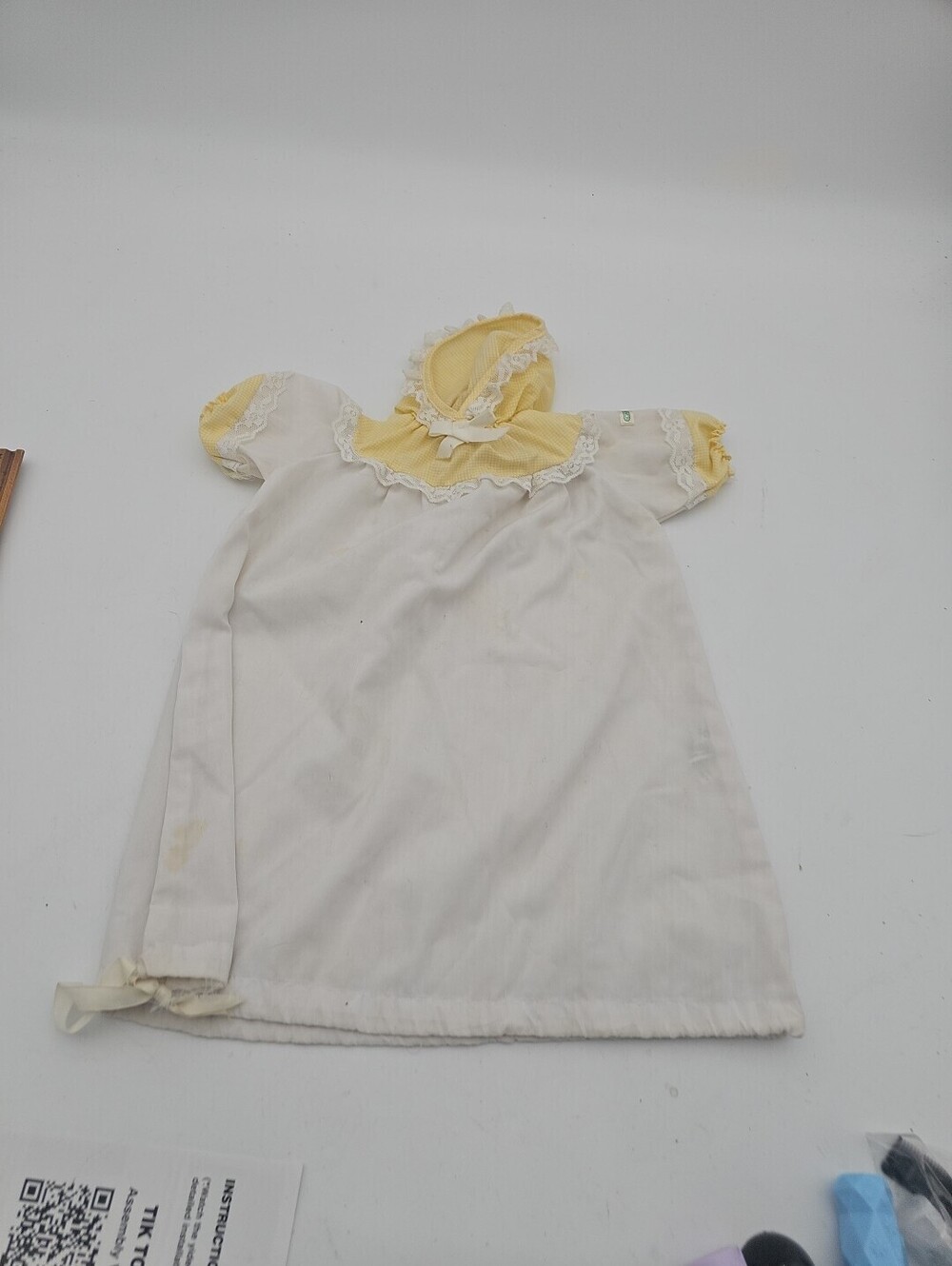 Vintage 80’s Cabbage Patch Kids/Doll Clothes - White/Yellow Preemie Gown